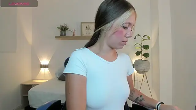 Snapshot of nataly_rodri chatting on 12, 5, 2026 nataly rodri online show from 12, 5, 2026
