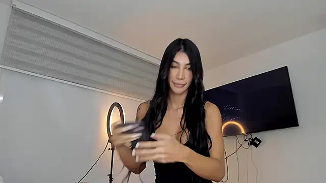 Snapshot of GarciaMilu chatting on 5, 2, 2025 GarciaMilu online show from 5, 2, 2025