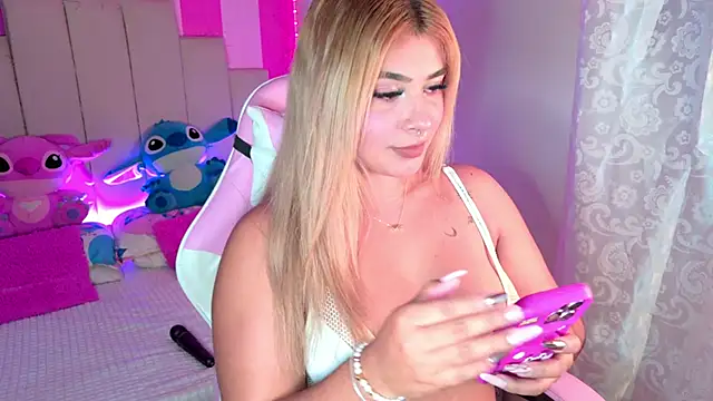 Snapshot of AliiceBrown_ chatting on 1, 10, 2025 AliiceBrown online show from 1, 10, 2025