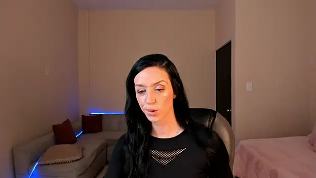 Snapshot of Kristen_Garner chatting on 6, 6, 2026 Kristen Garner online show from 6, 6, 2026