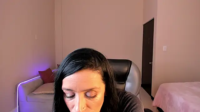 Snapshot of Kristen_Garner chatting on 25, 5, 2026 Kristen Garner online show from 25, 5, 2026
