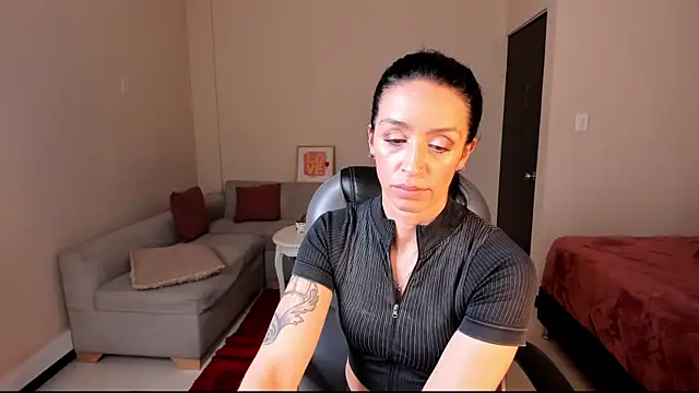 Kristen Garner online show from 4, 4, 2026