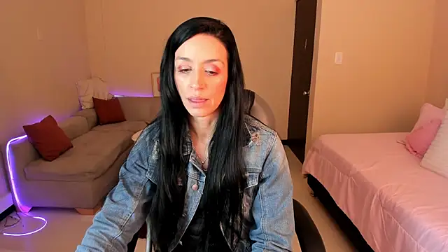 Snapshot of Kristen_Garner chatting on 3, 7, 2026 Kristen Garner online show from 3, 7, 2026