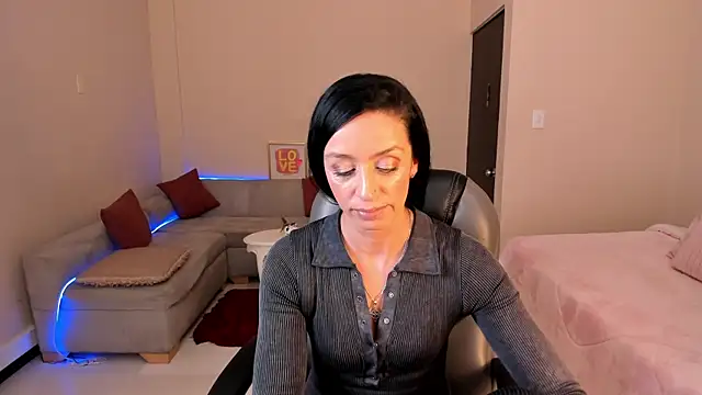 Snapshot of Kristen_Garner chatting on 10, 6, 2026 Kristen Garner online show from 10, 6, 2026