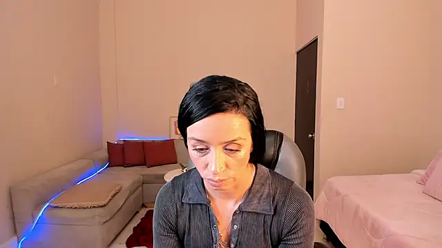 Snapshot of Kristen_Garner chatting on 5, 6, 2026 Kristen Garner online show from 5, 6, 2026