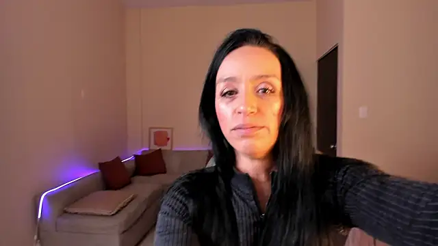 Snapshot of Kristen_Garner chatting on 8, 5, 2026 Kristen Garner online show from 8, 5, 2026