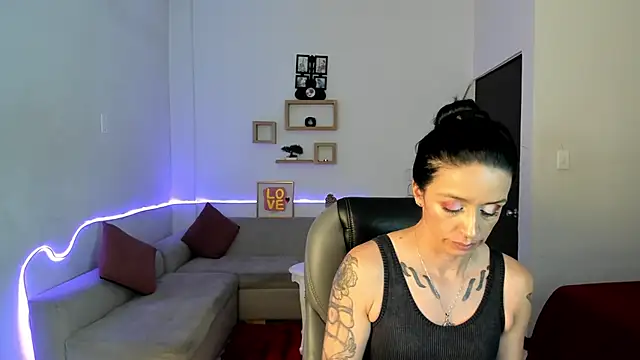 Kristen Garner online show from 29, 11, 2025