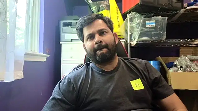 Snapshot of Sakhtlaundaz chatting on 4, 6, 2026 Sakhtlaundaz online show from 4, 6, 2026