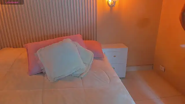 EmilyEvans7 online show from 10, 11, 2025