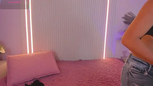 EmilyEvans7 online show from 26, 2, 2026