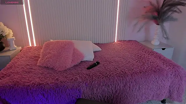 EmilyEvans7 online show from 8, 4, 2026