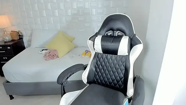 anny rouse24 online show from 1, 4, 2026