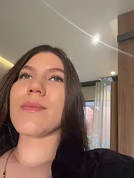 Snapshot of AmelieLaurent_ chatting on 21, 7, 2026 AmelieLaurent online show from 21, 7, 2026