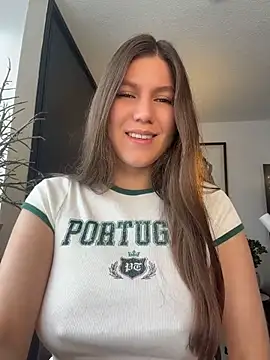 Snapshot of AmelieLaurent_ chatting on 5, 7, 2026 AmelieLaurent online show from 5, 7, 2026