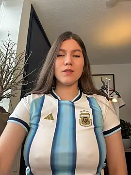 Snapshot of AmelieLaurent_ chatting on 22, 6, 2026 AmelieLaurent online show from 22, 6, 2026