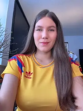 Snapshot of AmelieLaurent_ chatting on 18, 6, 2026 AmelieLaurent online show from 18, 6, 2026