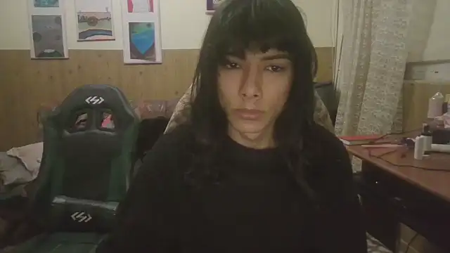 Snapshot of calliemaggotbone chatting on 6, 11, 2025 calliemaggotbone online show from 6, 11, 2025