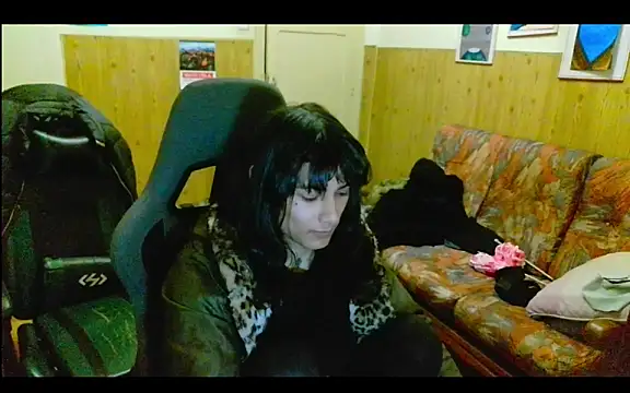 Snapshot of calliemaggotbone chatting on 18, 12, 2025 calliemaggotbone online show from 18, 12, 2025