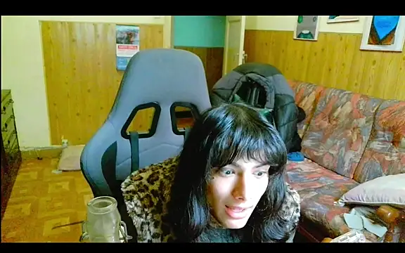 Snapshot of calliemaggotbone chatting on 18, 12, 2025 calliemaggotbone online show from 18, 12, 2025