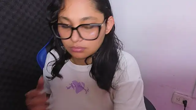 Cuteprincess21 online show from 2, 4, 2026