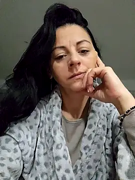 bruneta sexy23 online show from 7, 1, 2026