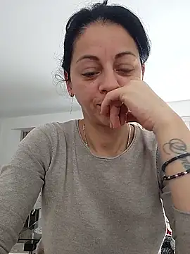 bruneta sexy23 online show from 11, 1, 2026