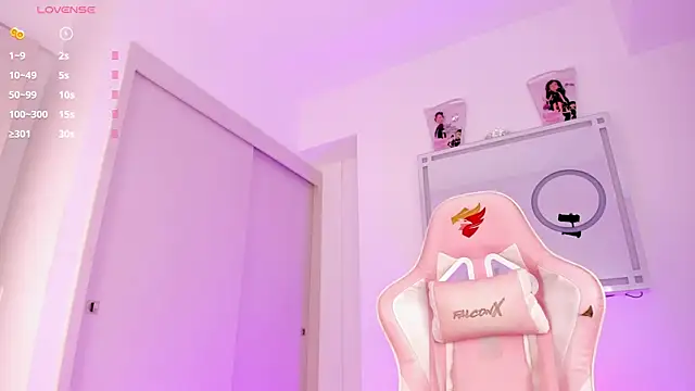 Snapshot of mia_yourmommy chatting on 21, 10, 2025 mia yourmommy online show from 21, 10, 2025