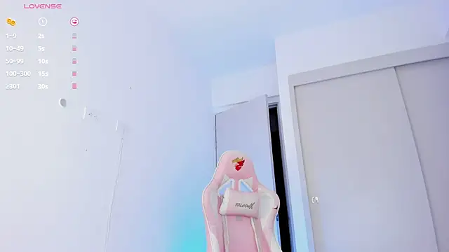 mia yourmommy online show from 4, 12, 2025