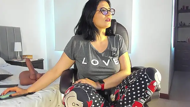 adriana71 online show from 11, 4, 2026