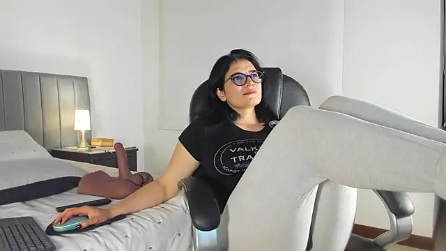 adriana71 online show from 11, 4, 2026