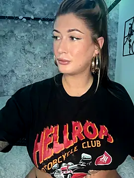 Snapshot of MissyLeeX chatting on 4, 10, 2025 MissyLeeX online show from 4, 10, 2025