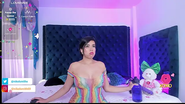 nikolsmithh online show from 23, 4, 2026