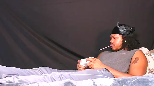 Carolinayoungin online show from 12, 4, 2026