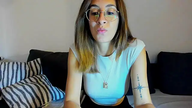 DesireMore90 online show from 8, 10, 2025