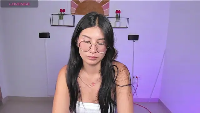 Snapshot of emily_villamil chatting on 6, 6, 2026 emily villamil online show from 6, 6, 2026