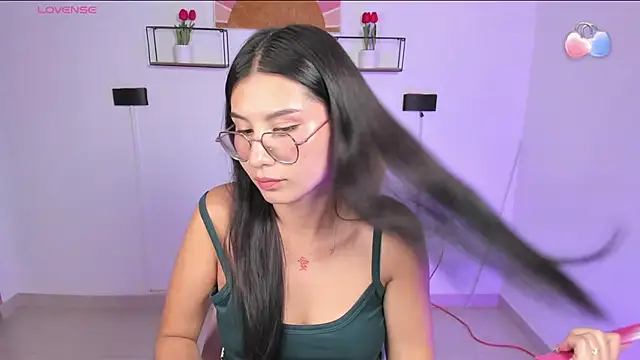Snapshot of emily_villamil chatting on 27, 5, 2026 emily villamil online show from 27, 5, 2026