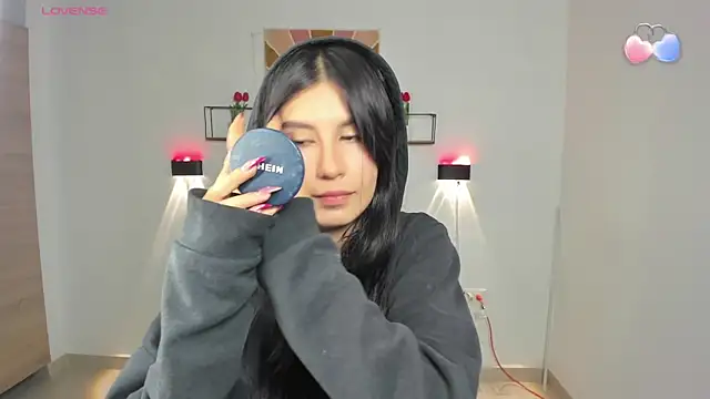 emily villamil online show from 27, 3, 2026