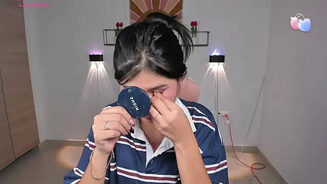 Snapshot of emily_villamil chatting on 23, 4, 2026 emily villamil online show from 23, 4, 2026