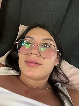 Snapshot of emily_villamil chatting on 30, 5, 2026 emily villamil online show from 30, 5, 2026