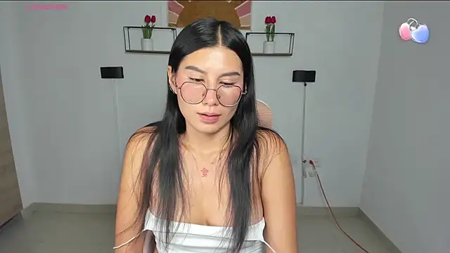 emily villamil online show from 25, 6, 2026