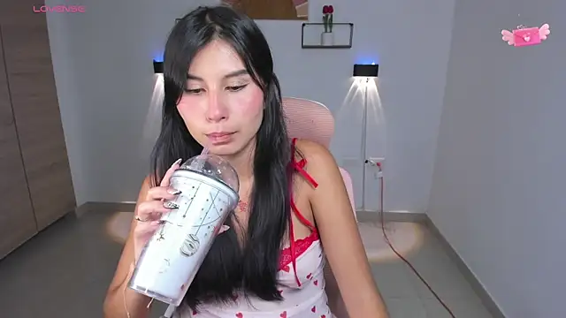 Snapshot of emily_villamil chatting on 29, 10, 2025 emily villamil online show from 29, 10, 2025