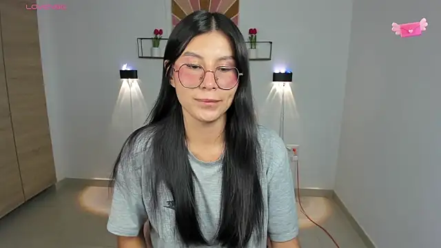 Snapshot of emily_villamil chatting on 25, 11, 2025 emily villamil online show from 25, 11, 2025