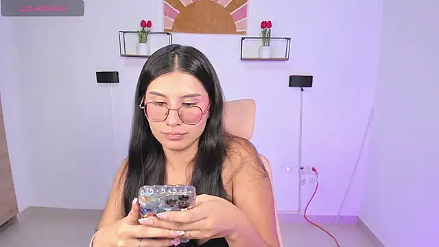 Snapshot of emily_villamil chatting on 26, 5, 2026 emily villamil online show from 26, 5, 2026