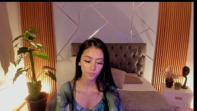 Snapshot of Coralinnee_ chatting on 10, 9, 2025 Coralinnee online show from 10, 9, 2025