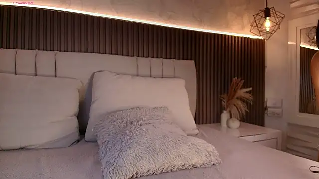 SHANONCLARK online show from 2, 2, 2026