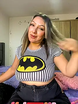 Snapshot of Lady__Pink chatting on 9, 9, 2025 Lady Pink online show from 9, 9, 2025
