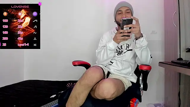 Snapshot of Aron_Baylor chatting on 16, 11, 2025 Aron Baylor online show from 16, 11, 2025