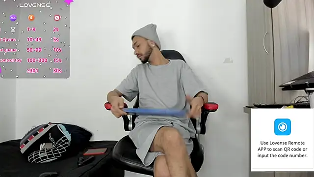 Snapshot of Aron_Baylor chatting on 9, 10, 2025 Aron Baylor online show from 9, 10, 2025