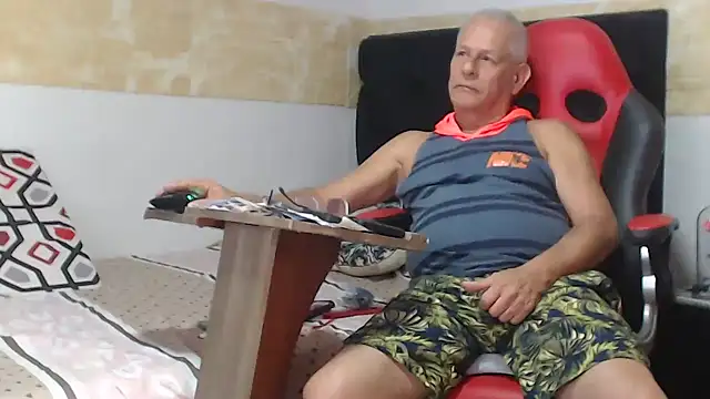 VALENTINO1983  online show from 8, 10, 2025