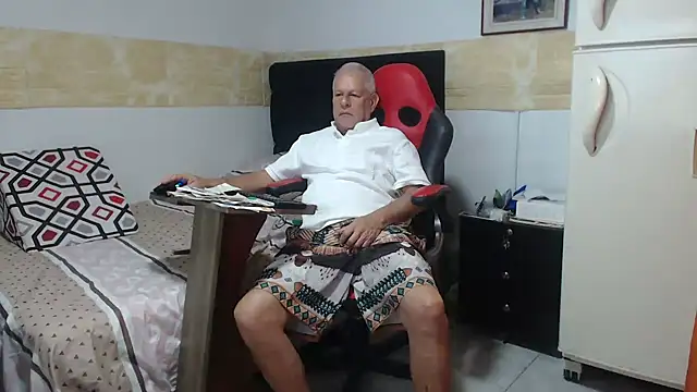 VALENTINO1983  online show from 18, 10, 2025